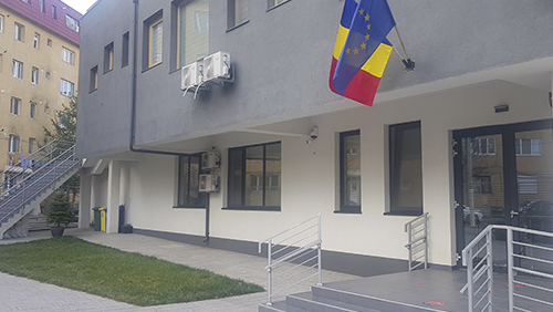 Intrarea din curte · Grădinița Albă ca Zăpada